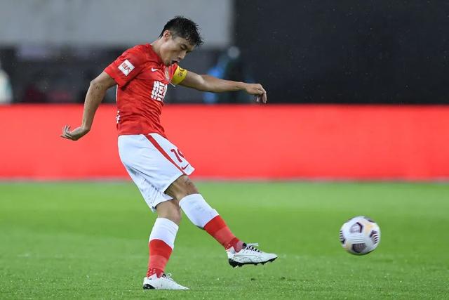3-0！梅西“帽子戏法”，打破多项纪录，齐达内儿子“发挥失常”